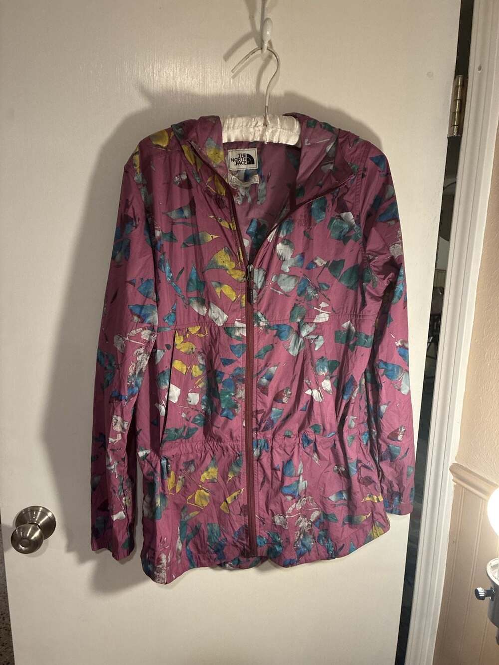 The North Face Hooded Windbreaker Jacket Size M Purple Abstract Leaf Floral